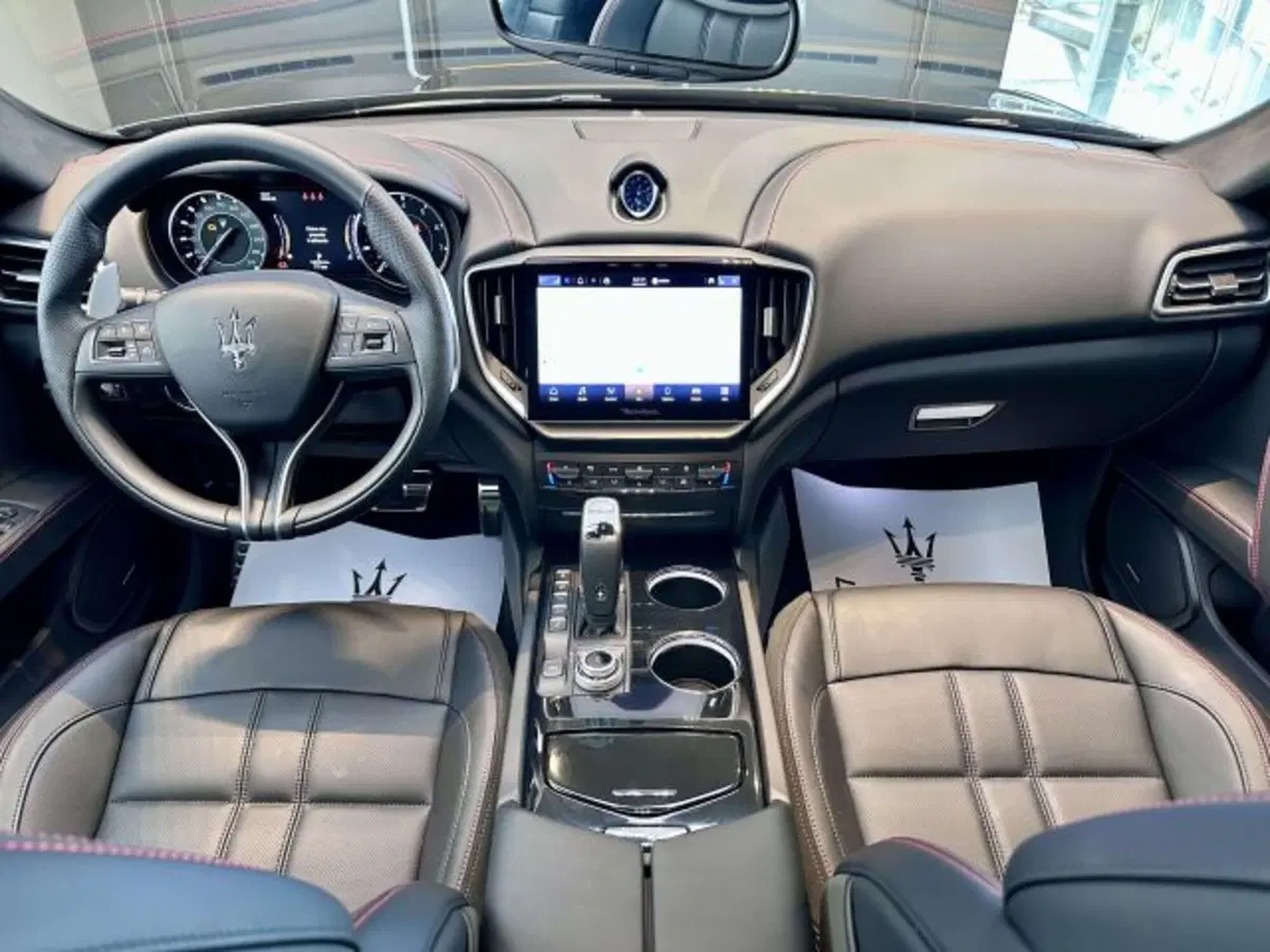 Maserati Ghibli usata a Torino (10)