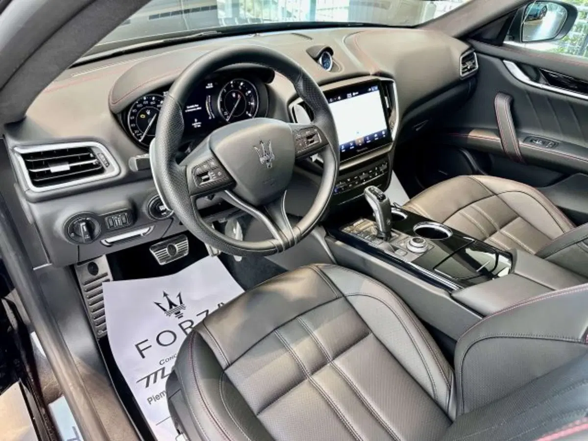 Maserati Ghibli usata a Torino (11)