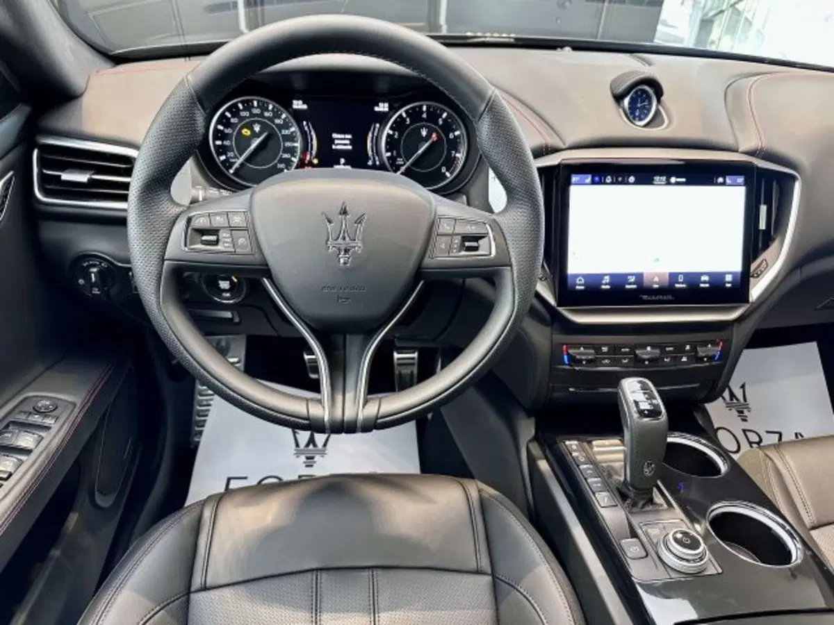 Maserati Ghibli usata a Torino (9)