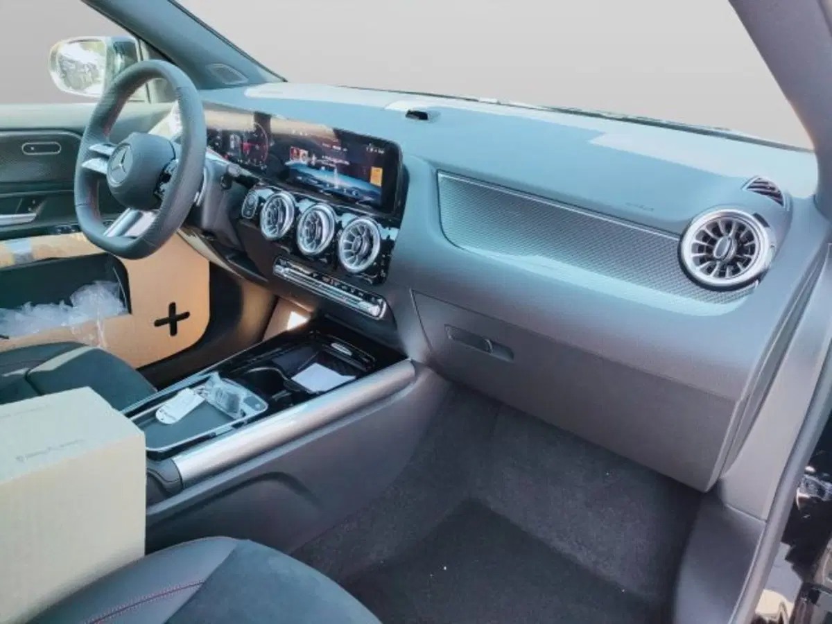 Mercedes-Benz GLA SUV nuova a Teramo (9)