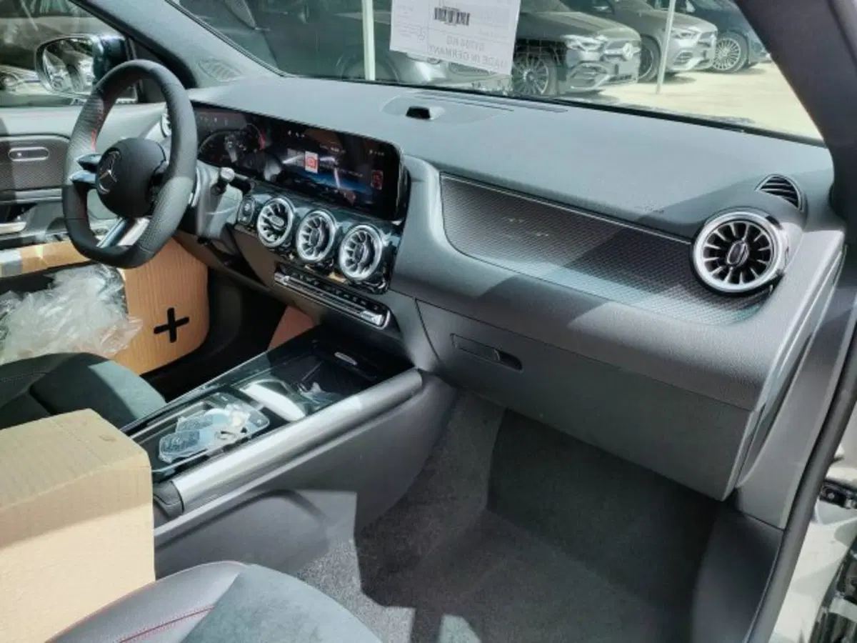 Mercedes-Benz GLA SUV nuova a Teramo (12)