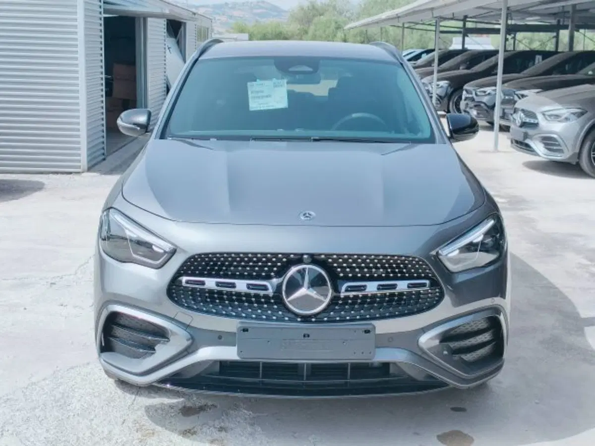 Mercedes-Benz GLA SUV nuova a Teramo (2)