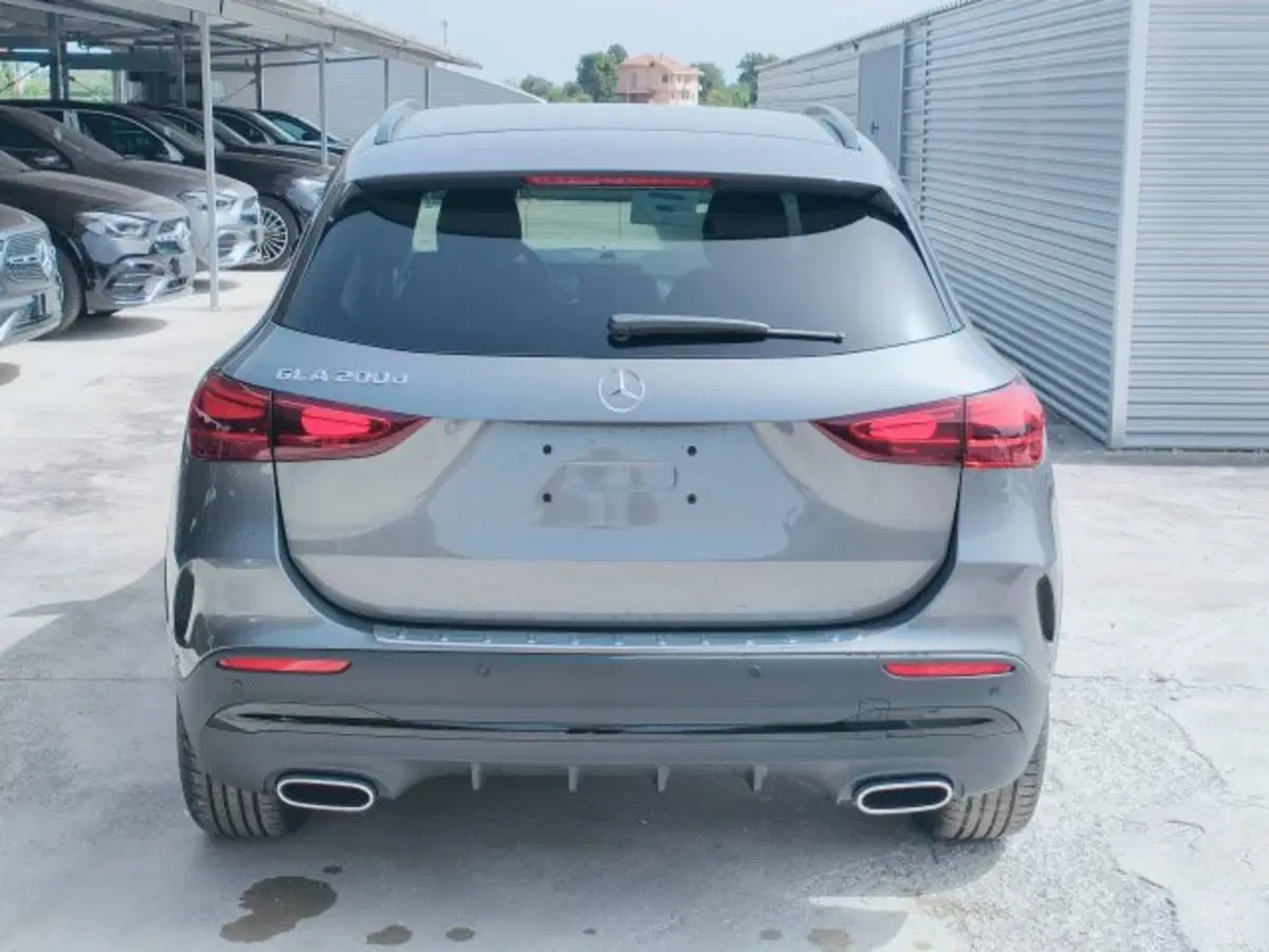 Mercedes-Benz GLA SUV nuova a Teramo (4)