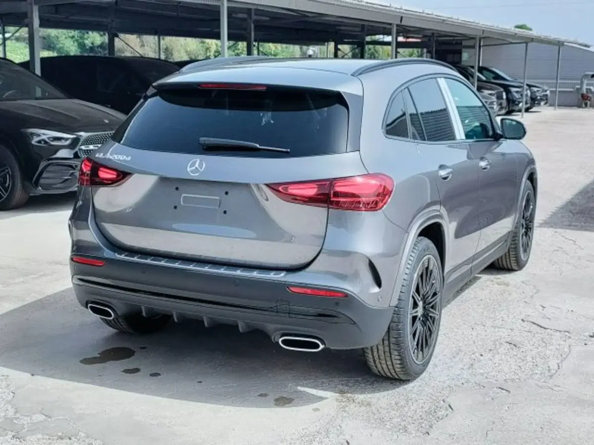Mercedes-Benz GLA SUV nuova a Teramo (6)