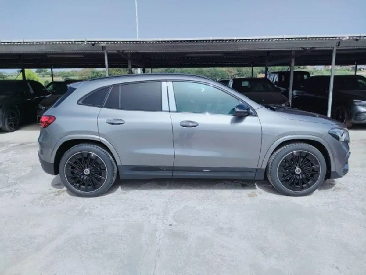 Mercedes-Benz GLA SUV nuova a Teramo (7)