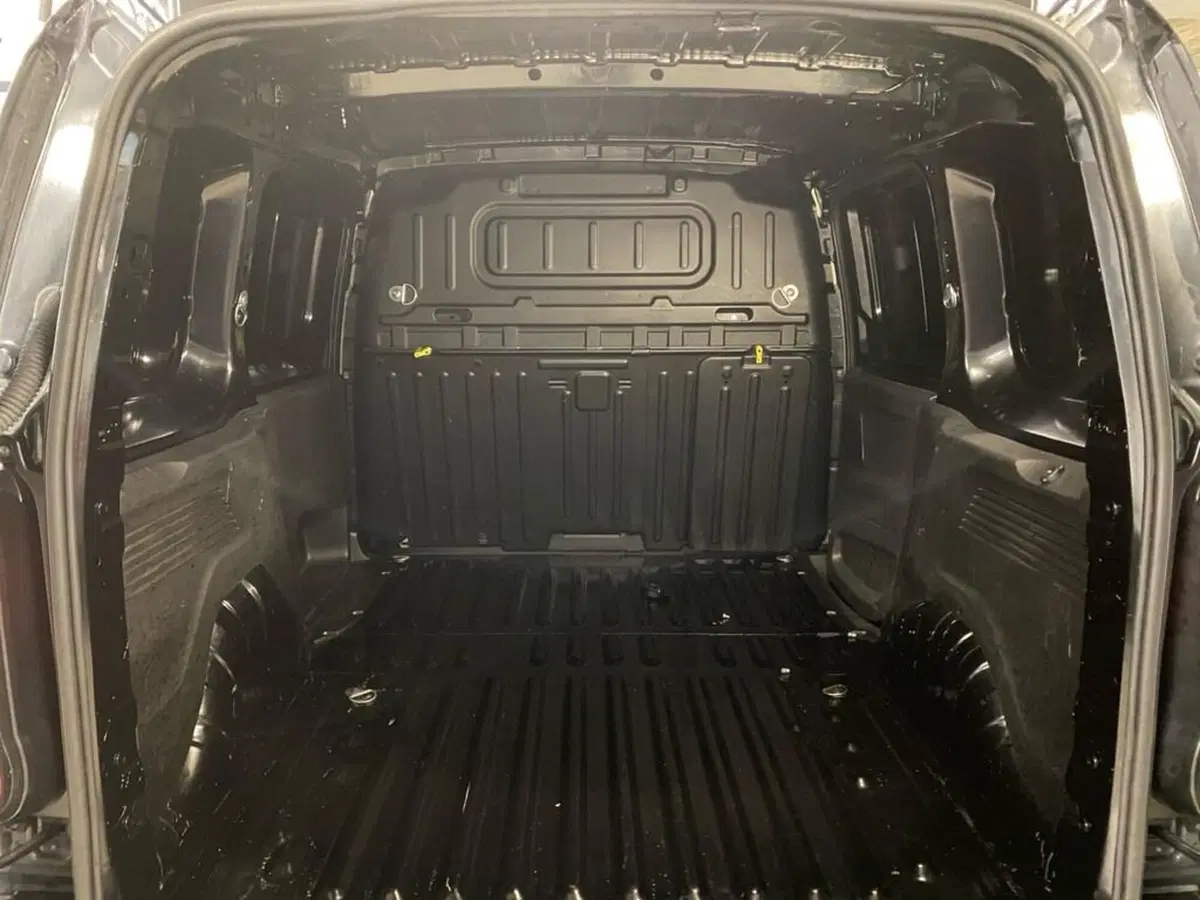 Peugeot Partner Furgone usata a Torino (9)