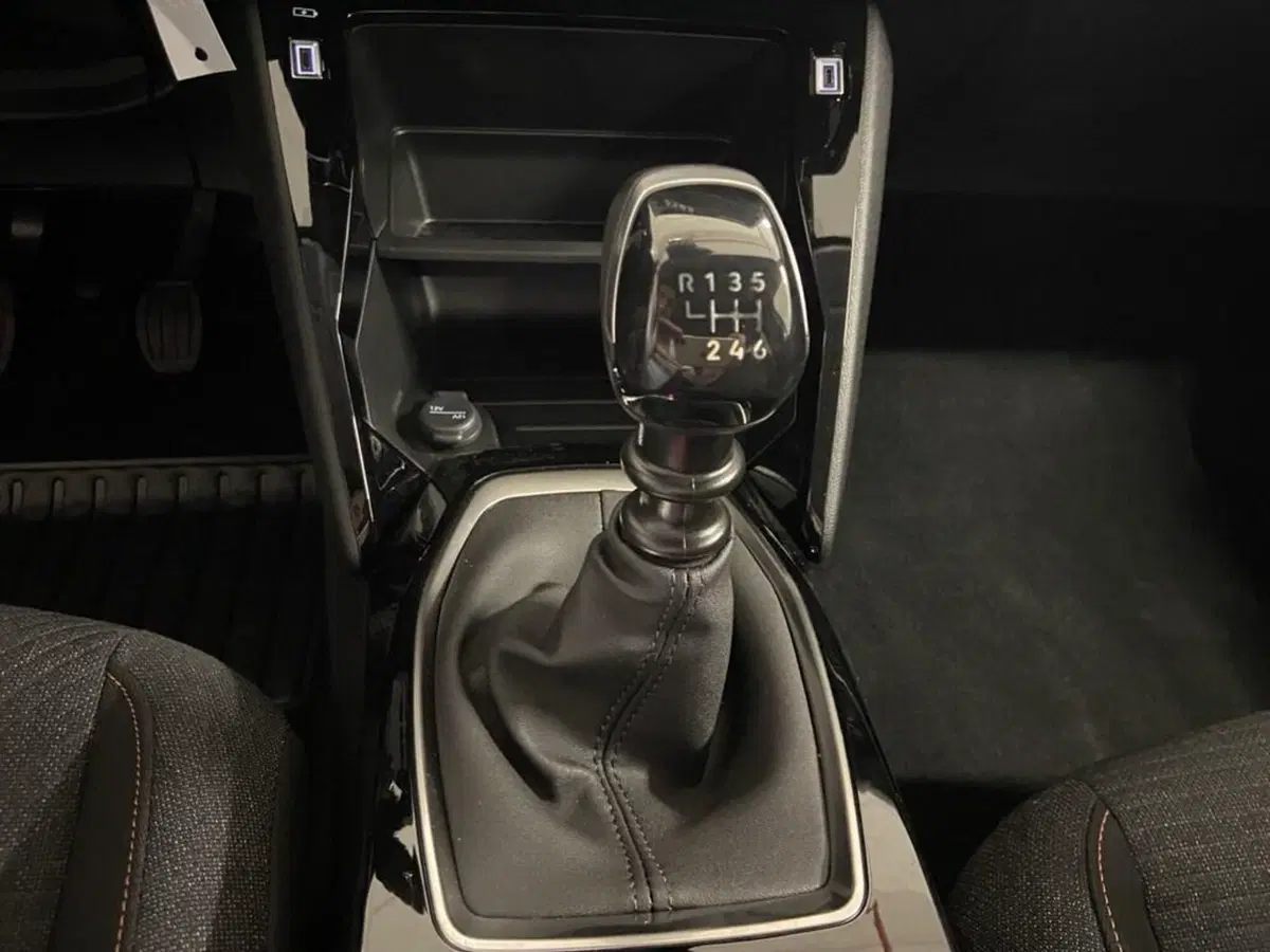 Peugeot 208 nuova a Torino (12)