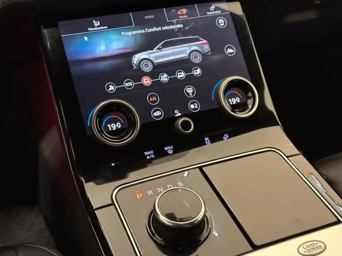 Land Rover Range Rover Velar usata a Varese (11)