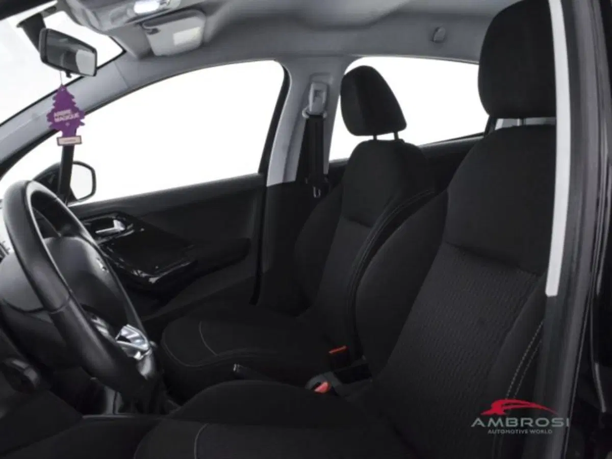 Peugeot 208 usata a Perugia (9)