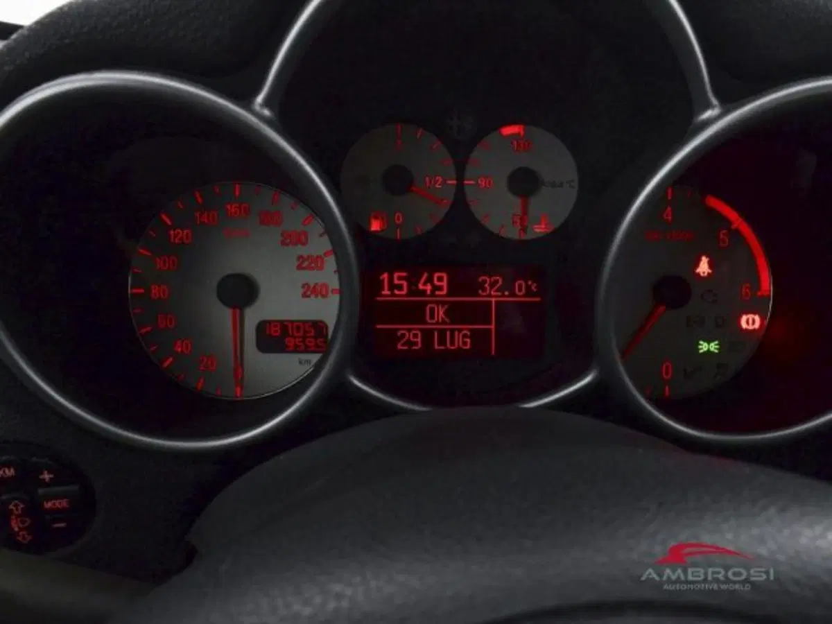 Alfa Romeo 147 usata a Perugia (13)