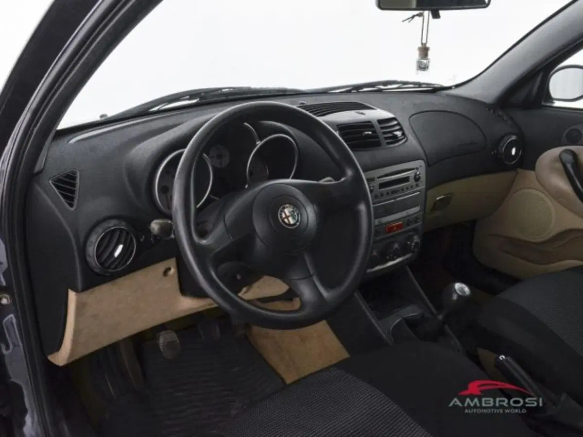 Alfa Romeo 147 usata a Perugia (8)