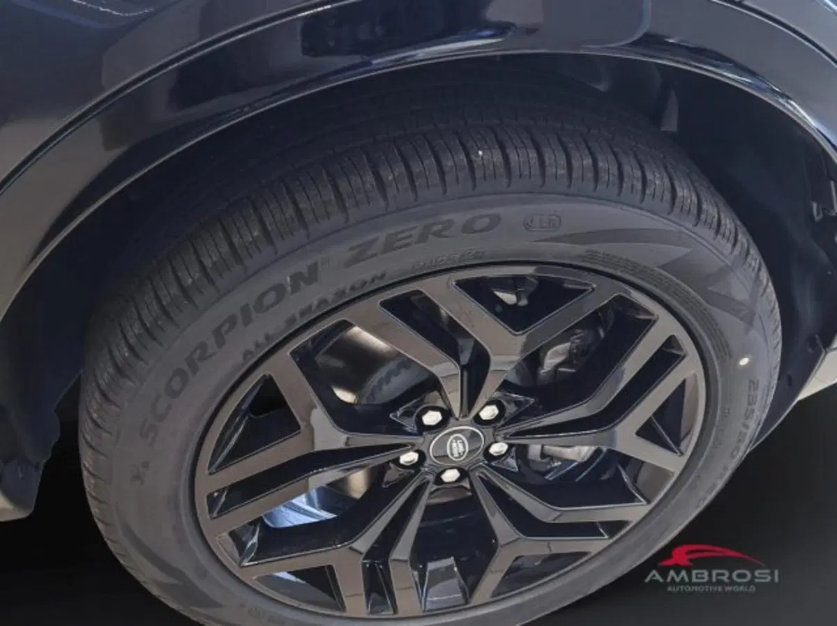 Land Rover Discovery Sport nuova a Perugia (11)