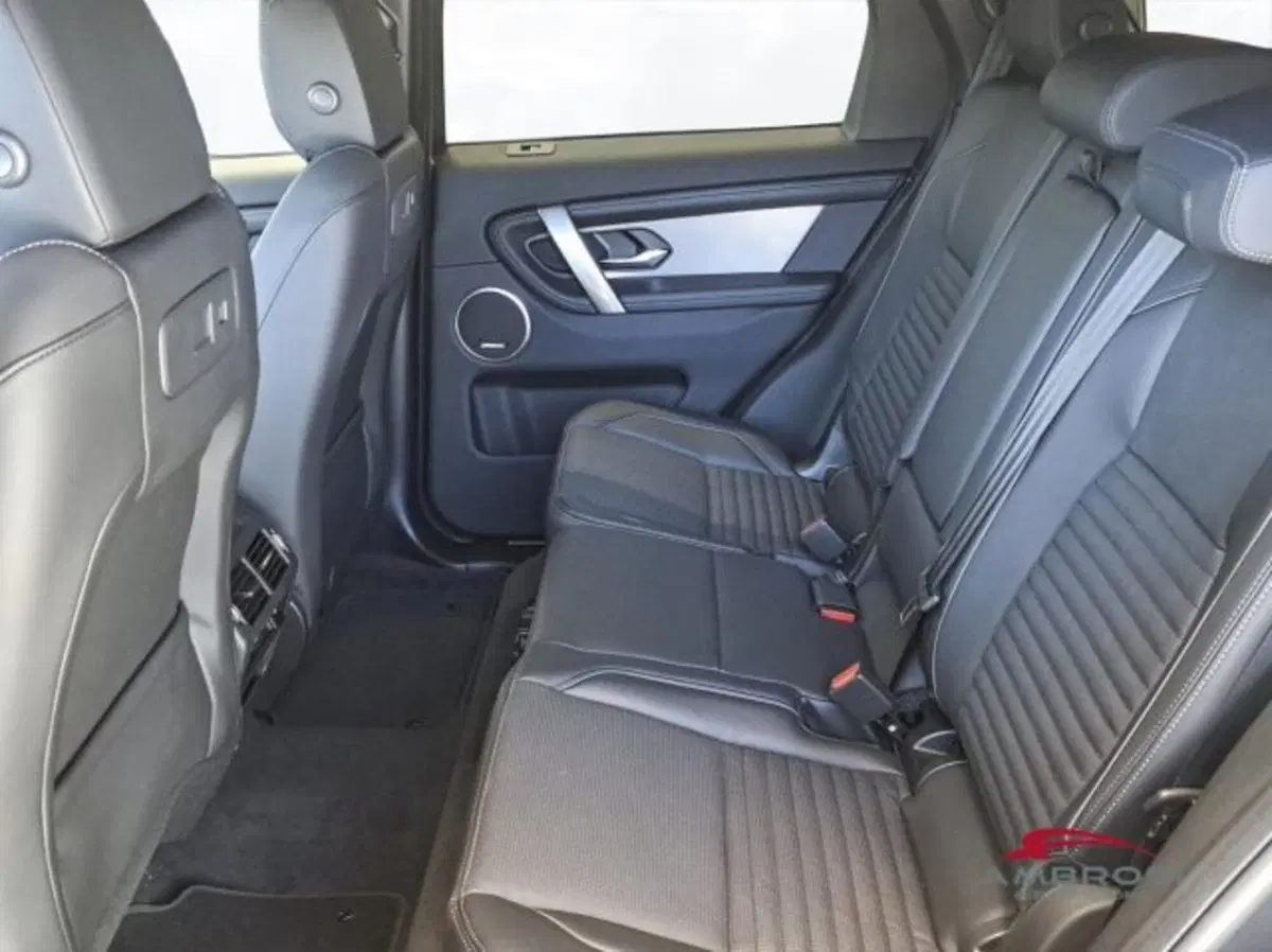 Land Rover Discovery Sport nuova a Perugia (7)