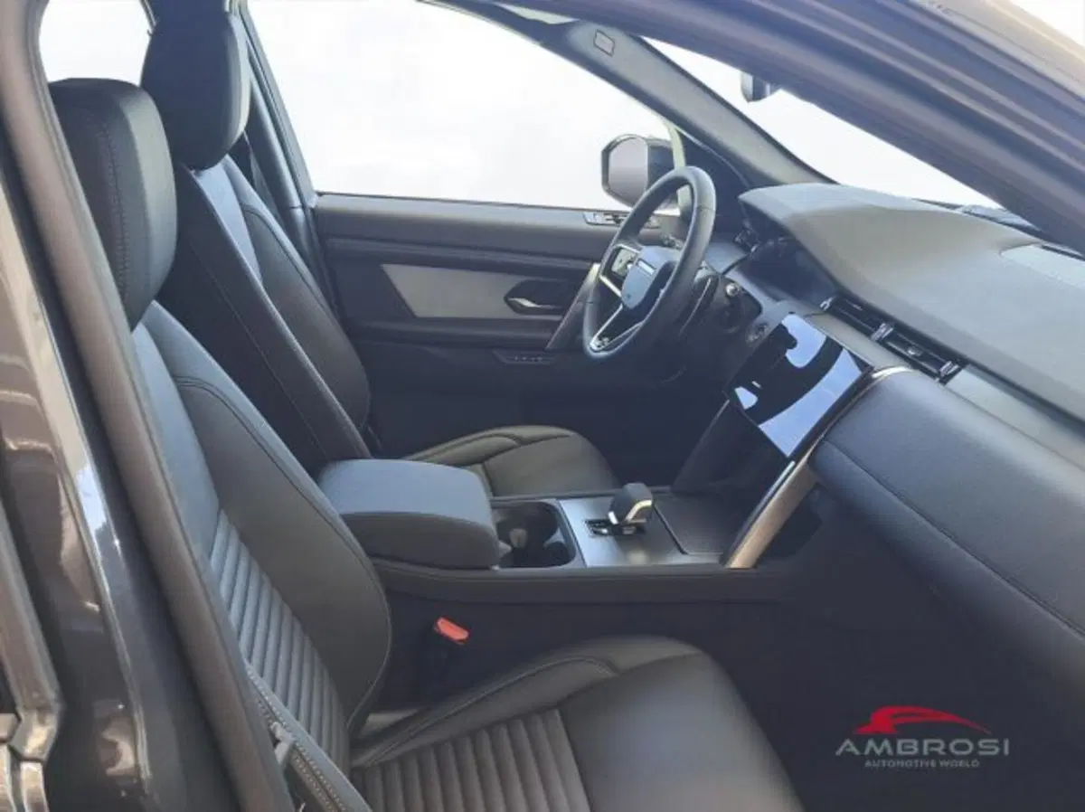 Land Rover Discovery Sport nuova a Perugia (8)