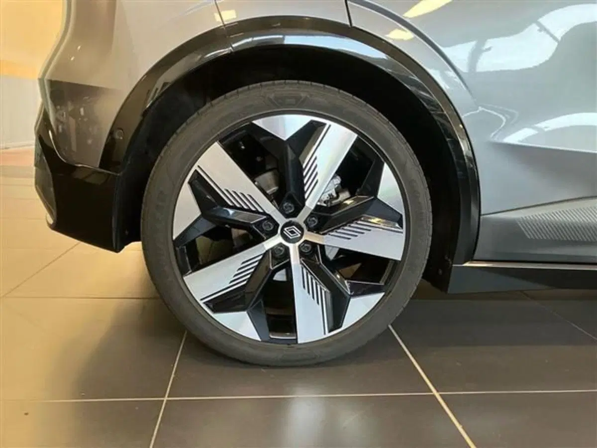 Renault Megane E-Tech Electric usata a Como (6)