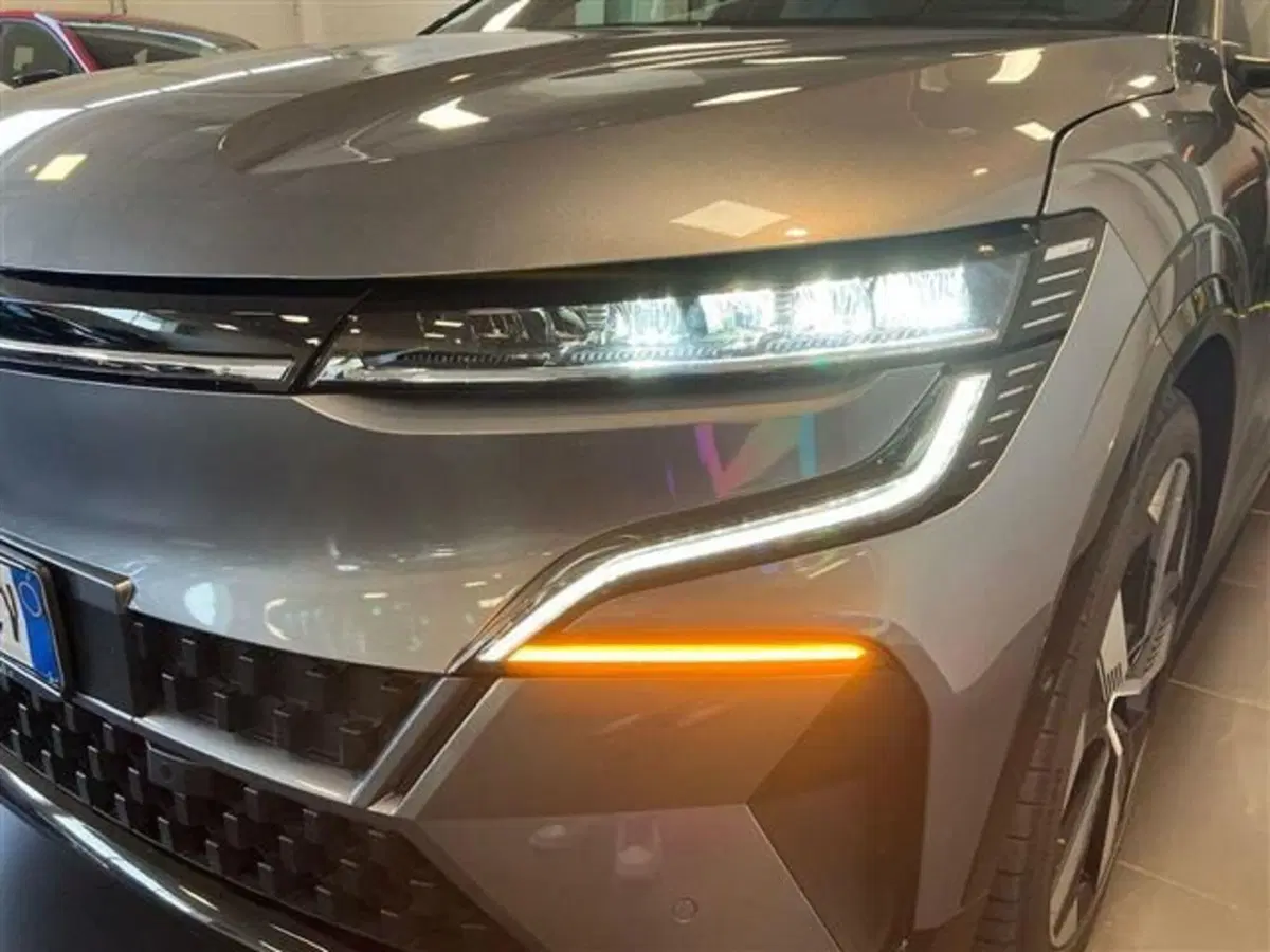 Renault Megane E-Tech Electric usata a Como (7)