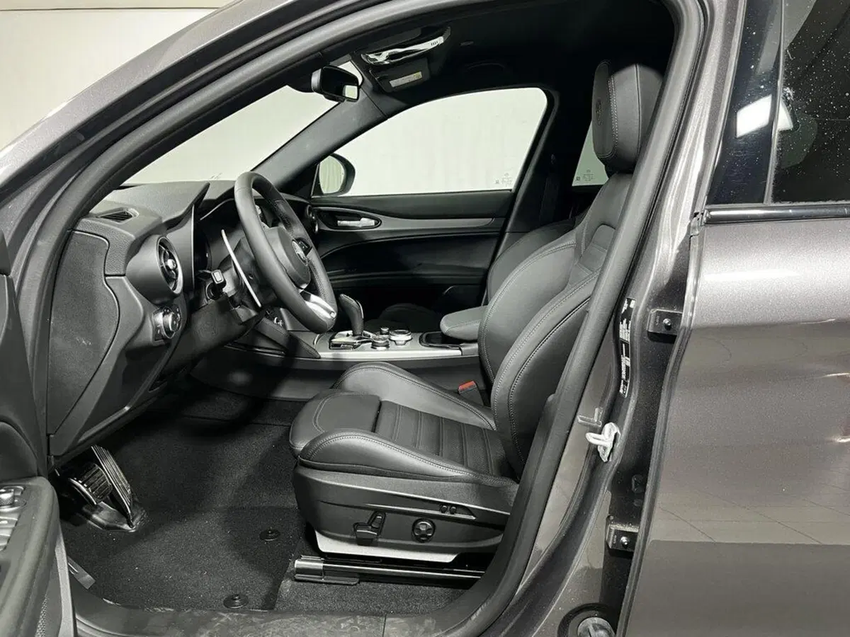 Alfa Romeo Stelvio nuova a Sondrio (10)