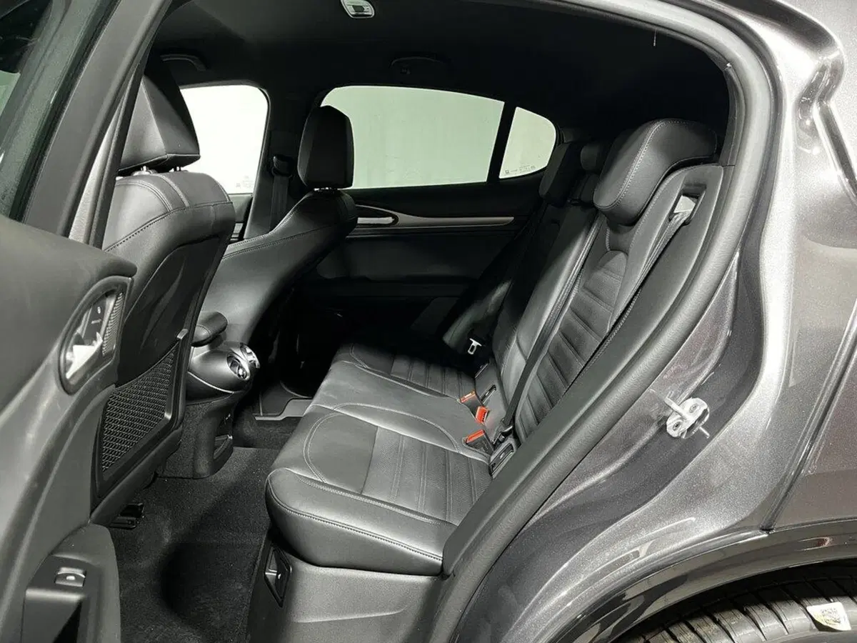 Alfa Romeo Stelvio nuova a Sondrio (11)