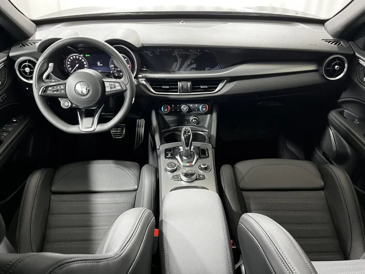 Alfa Romeo Stelvio nuova a Sondrio (12)