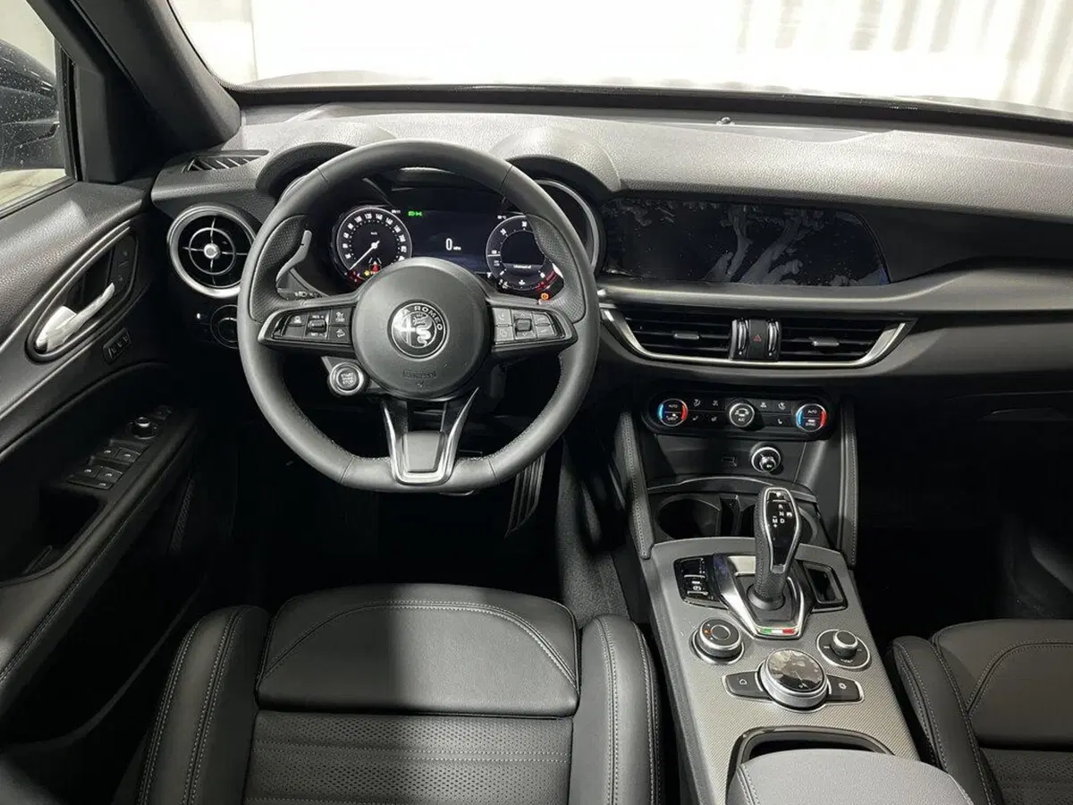 Alfa Romeo Stelvio nuova a Sondrio (13)