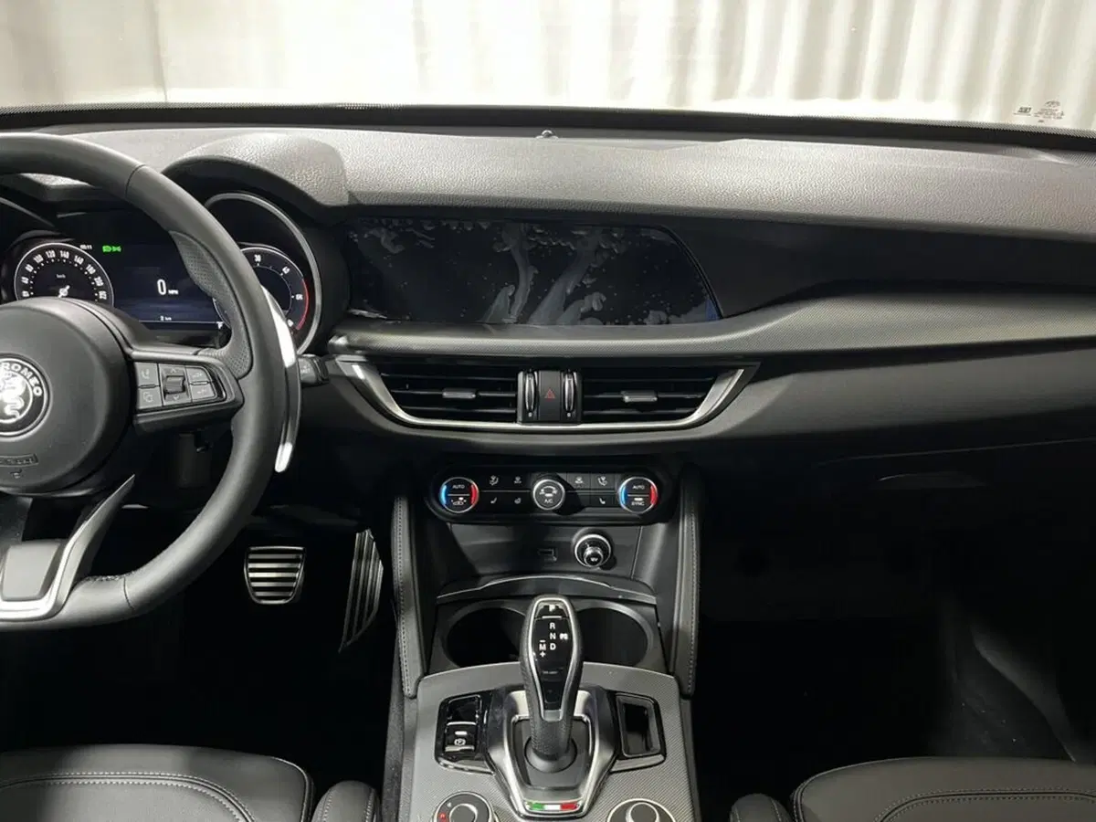 Alfa Romeo Stelvio nuova a Sondrio (14)