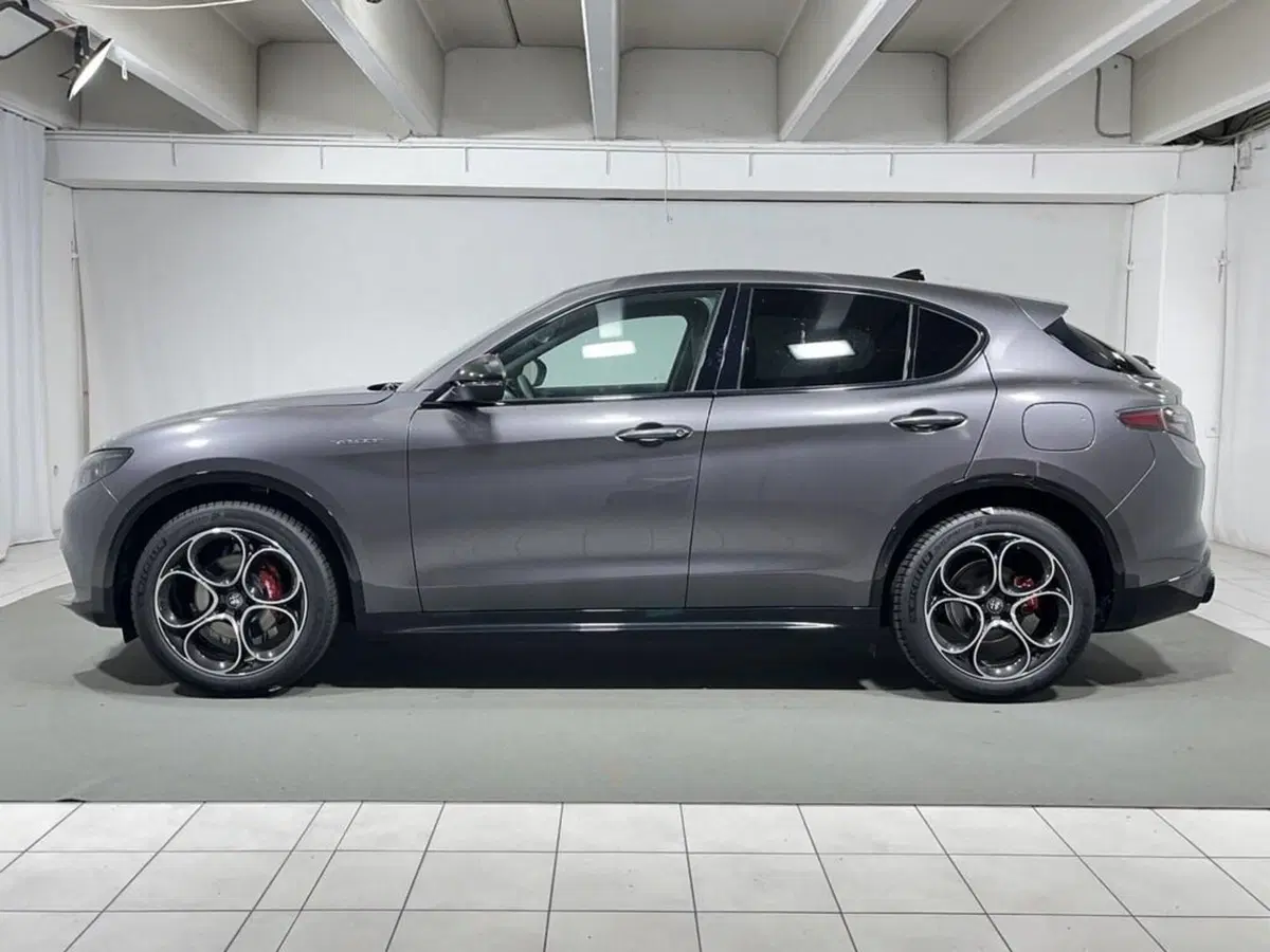 Alfa Romeo Stelvio nuova a Sondrio (2)