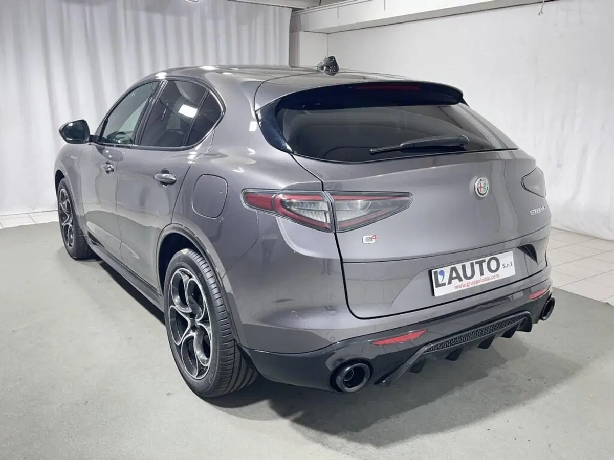 Alfa Romeo Stelvio nuova a Sondrio (3)