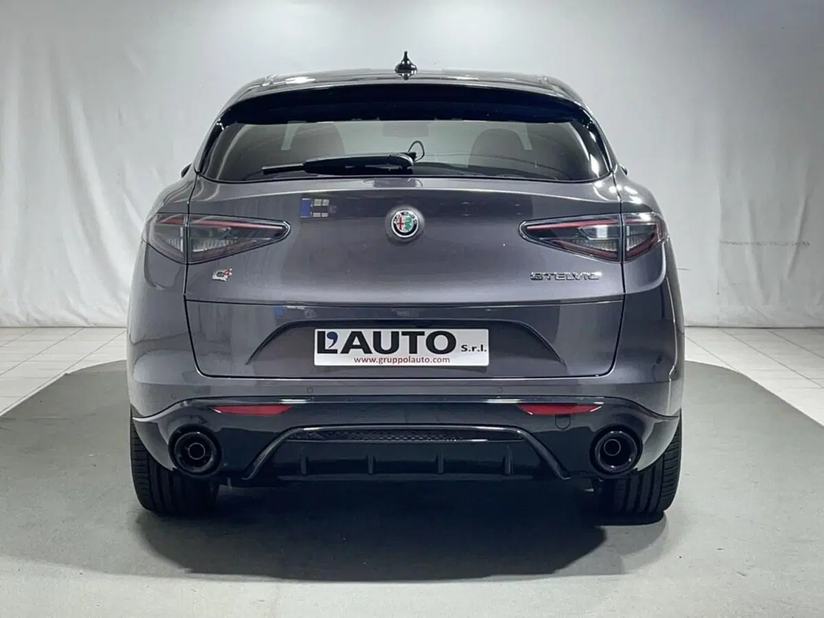 Alfa Romeo Stelvio nuova a Sondrio (4)