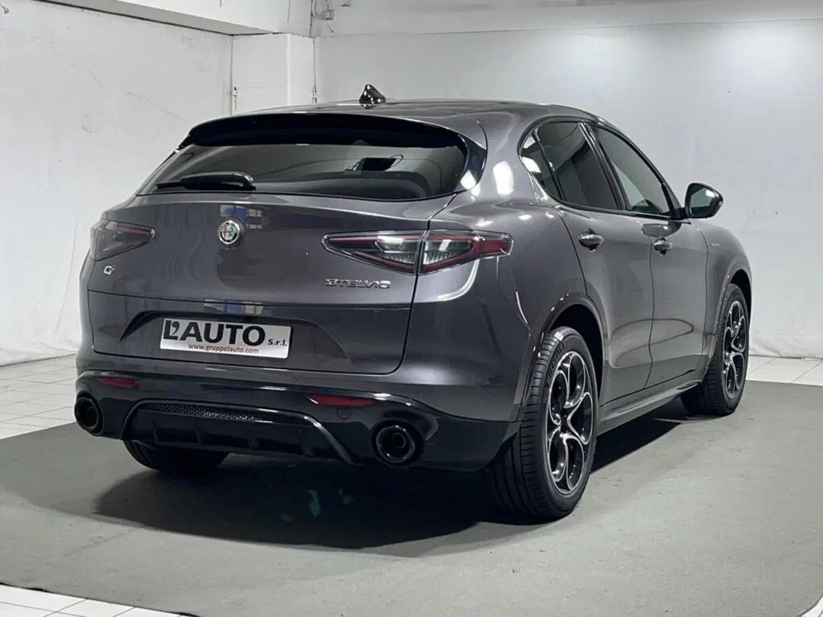 Alfa Romeo Stelvio nuova a Sondrio (5)