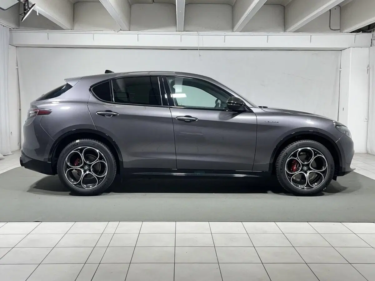 Alfa Romeo Stelvio nuova a Sondrio (6)