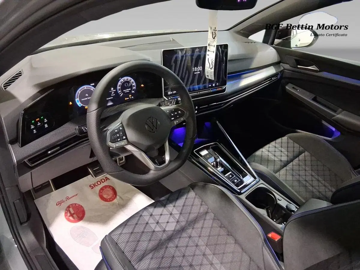 Volkswagen Golf nuova a Padova (10)