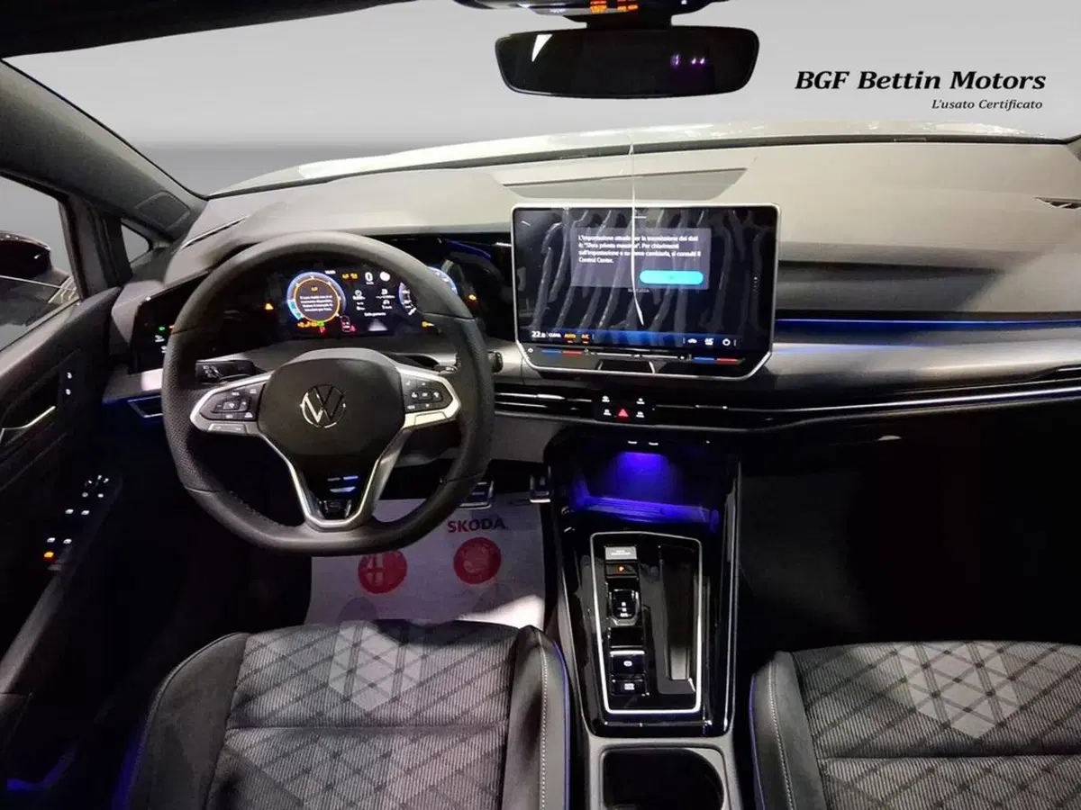 Volkswagen Golf nuova a Padova (11)
