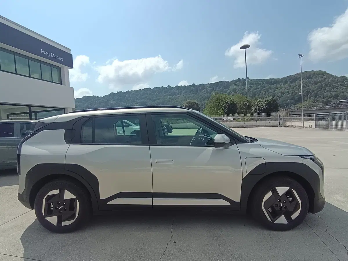 Kia EV3 usata a Cosenza (4)