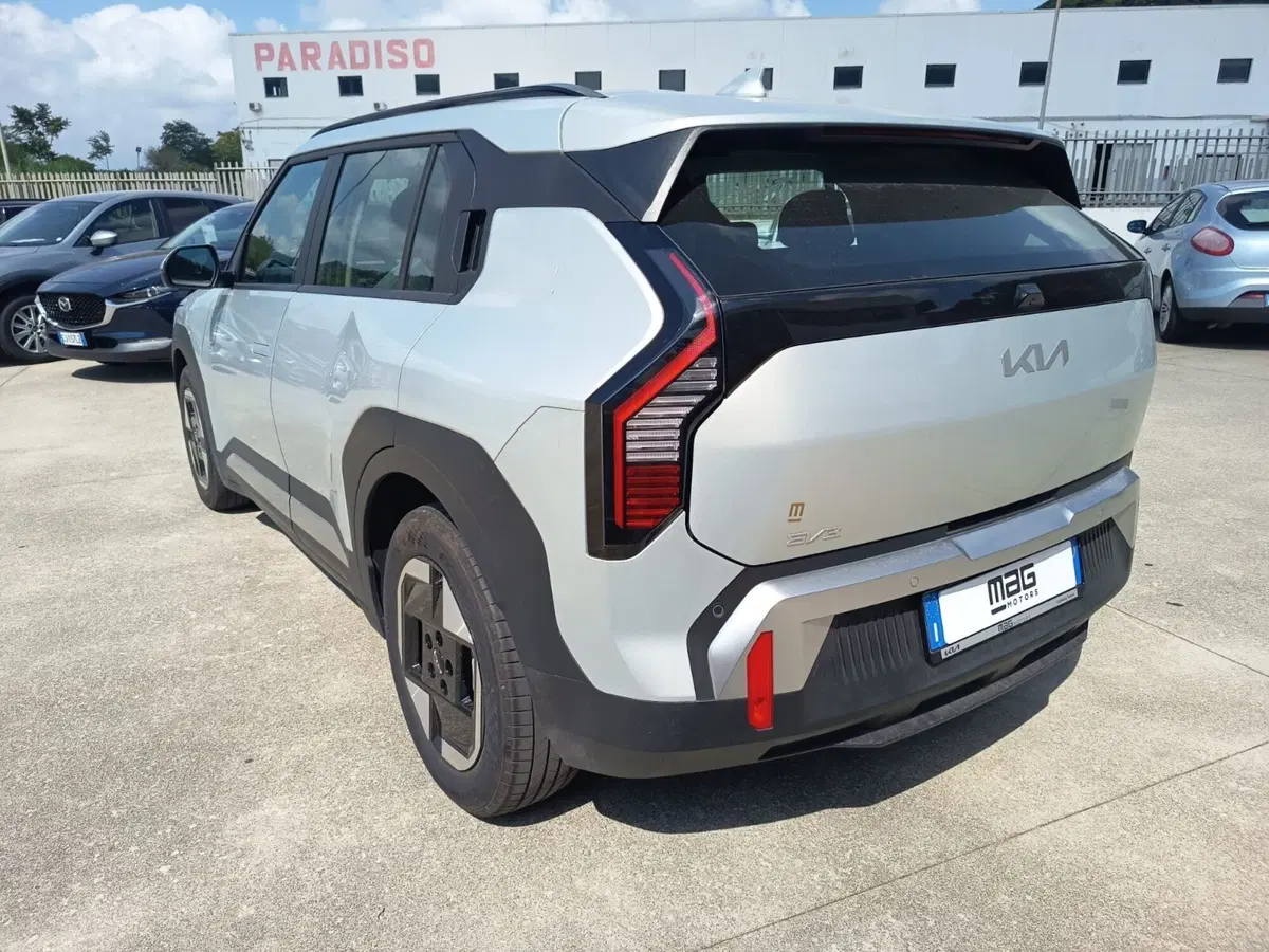Kia EV3 usata a Cosenza (7)