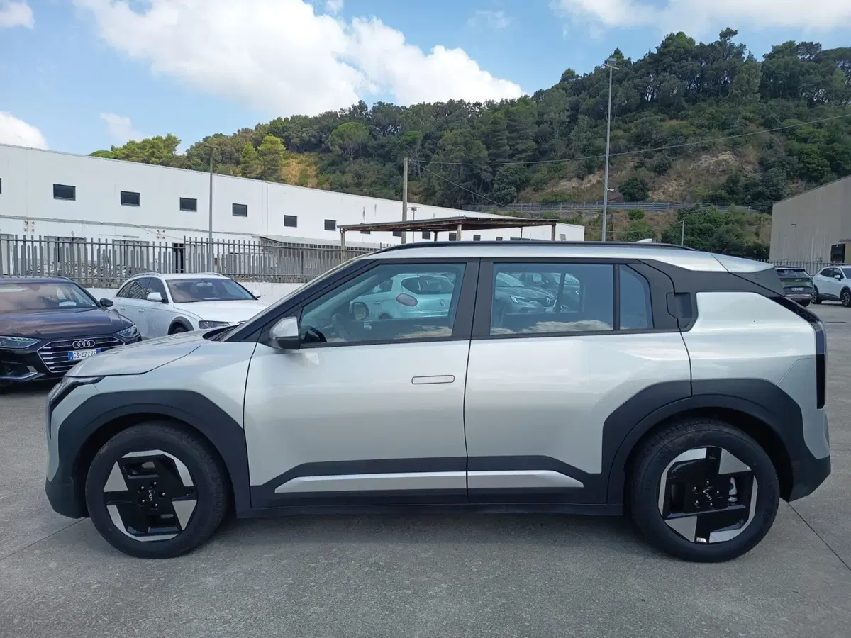 Kia EV3 usata a Cosenza (8)
