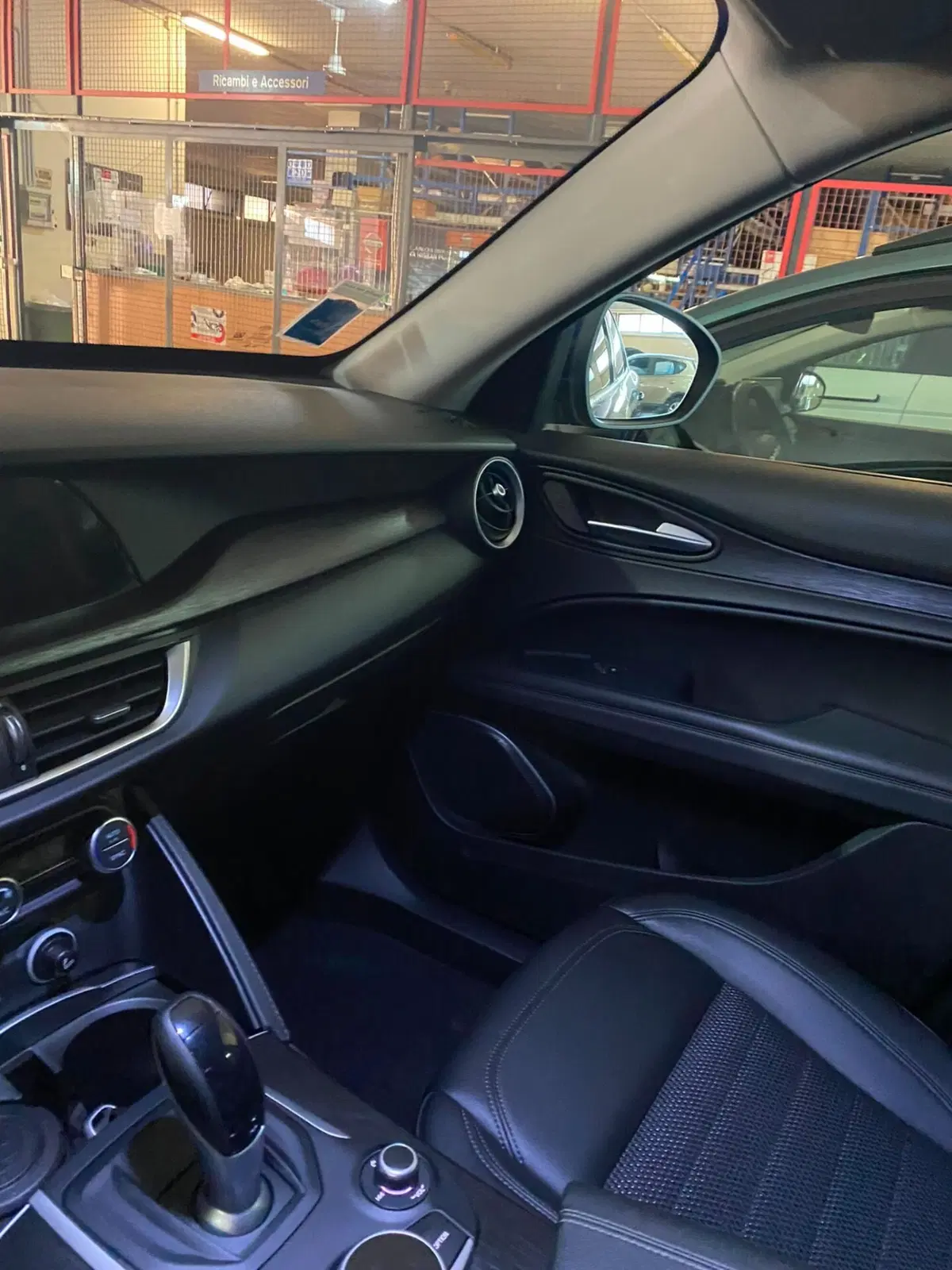 Alfa Romeo Stelvio usata a Cagliari (9)