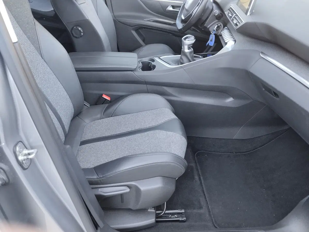 Peugeot 5008 usata a Asti (17)