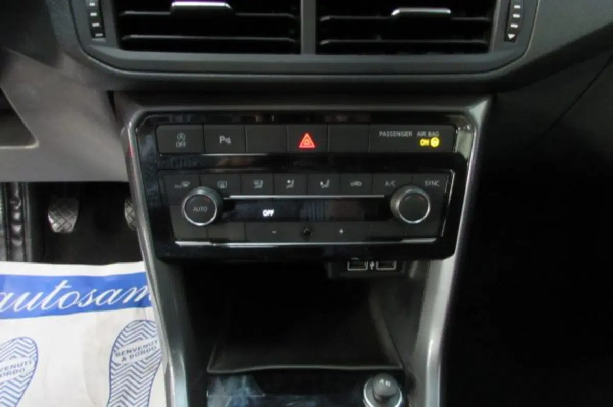 Volkswagen T-Cross usata a Milano (11)