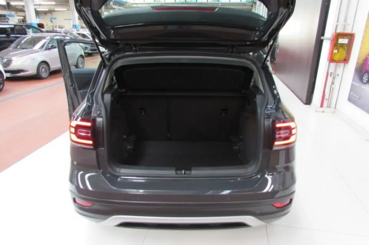 Volkswagen T-Cross usata a Milano (16)