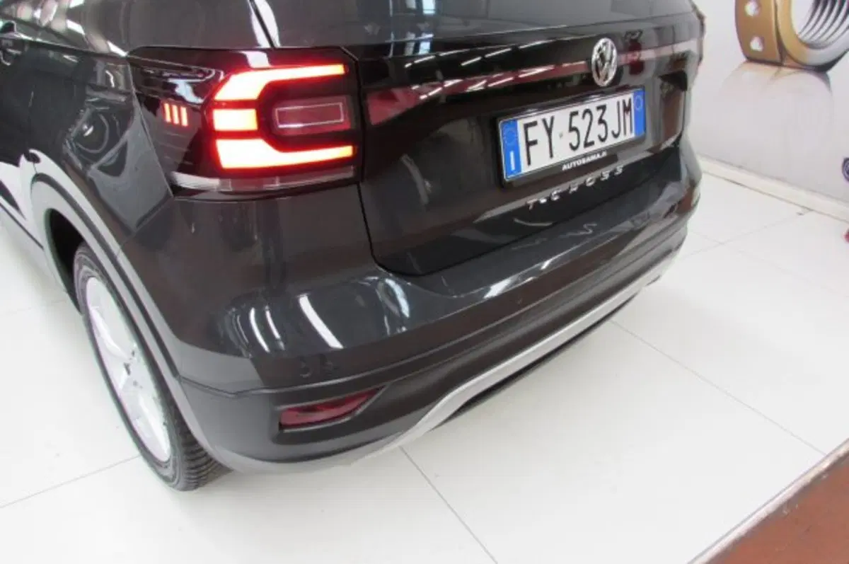 Volkswagen T-Cross usata a Milano (17)