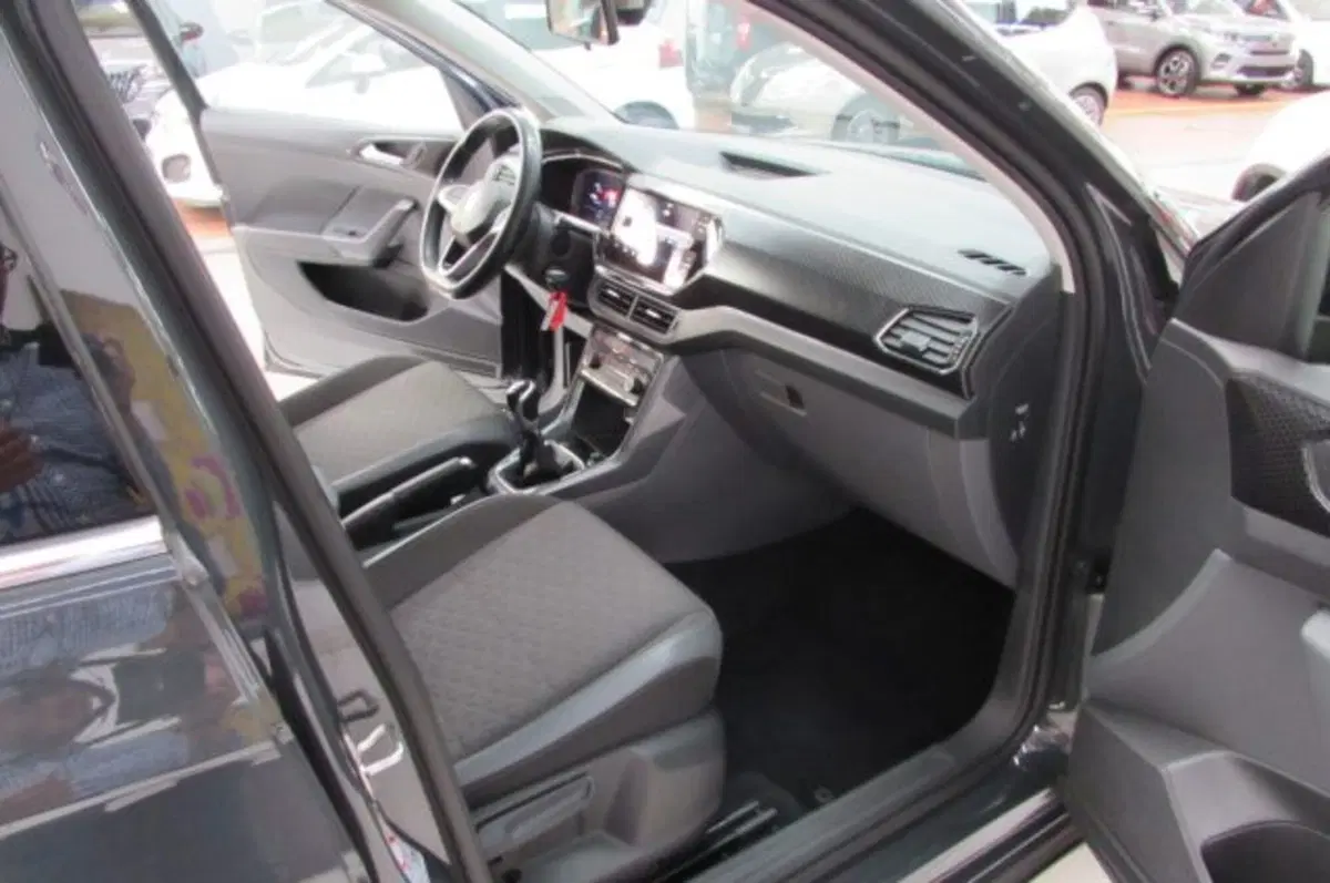 Volkswagen T-Cross usata a Milano (18)