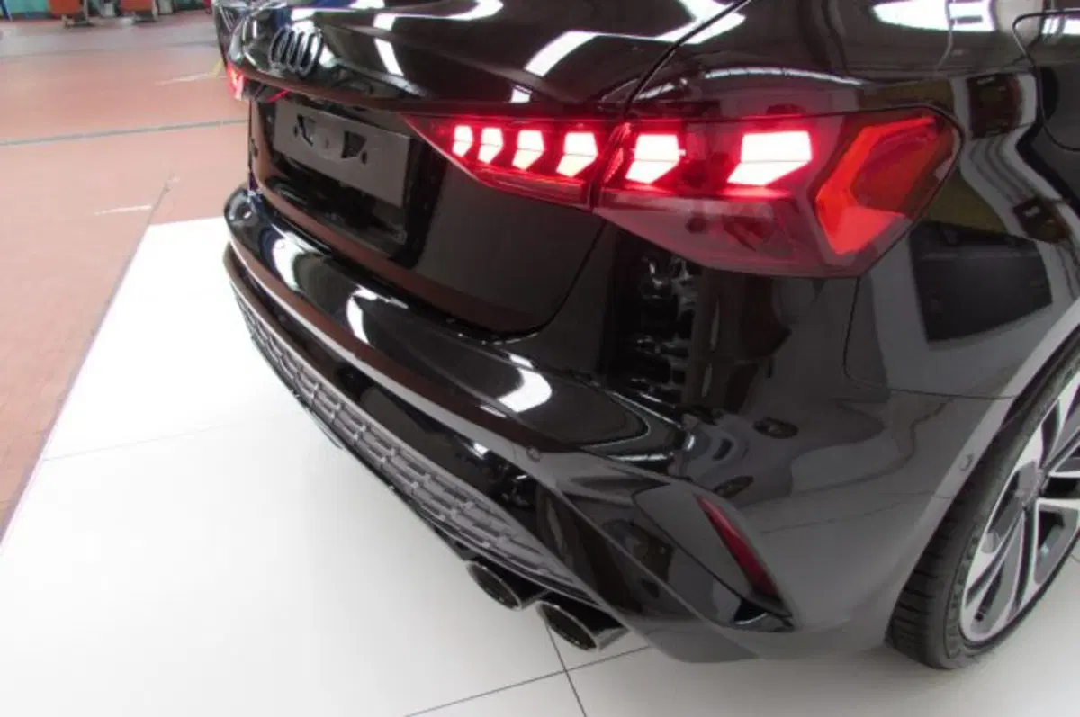 Audi S3 Sportback nuova a Milano (16)