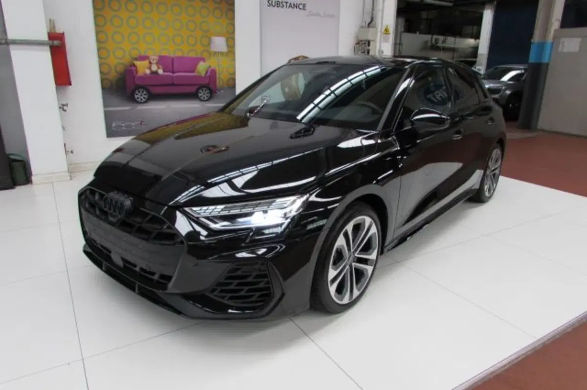 Audi S3 Sportback nuova a Milano (2)