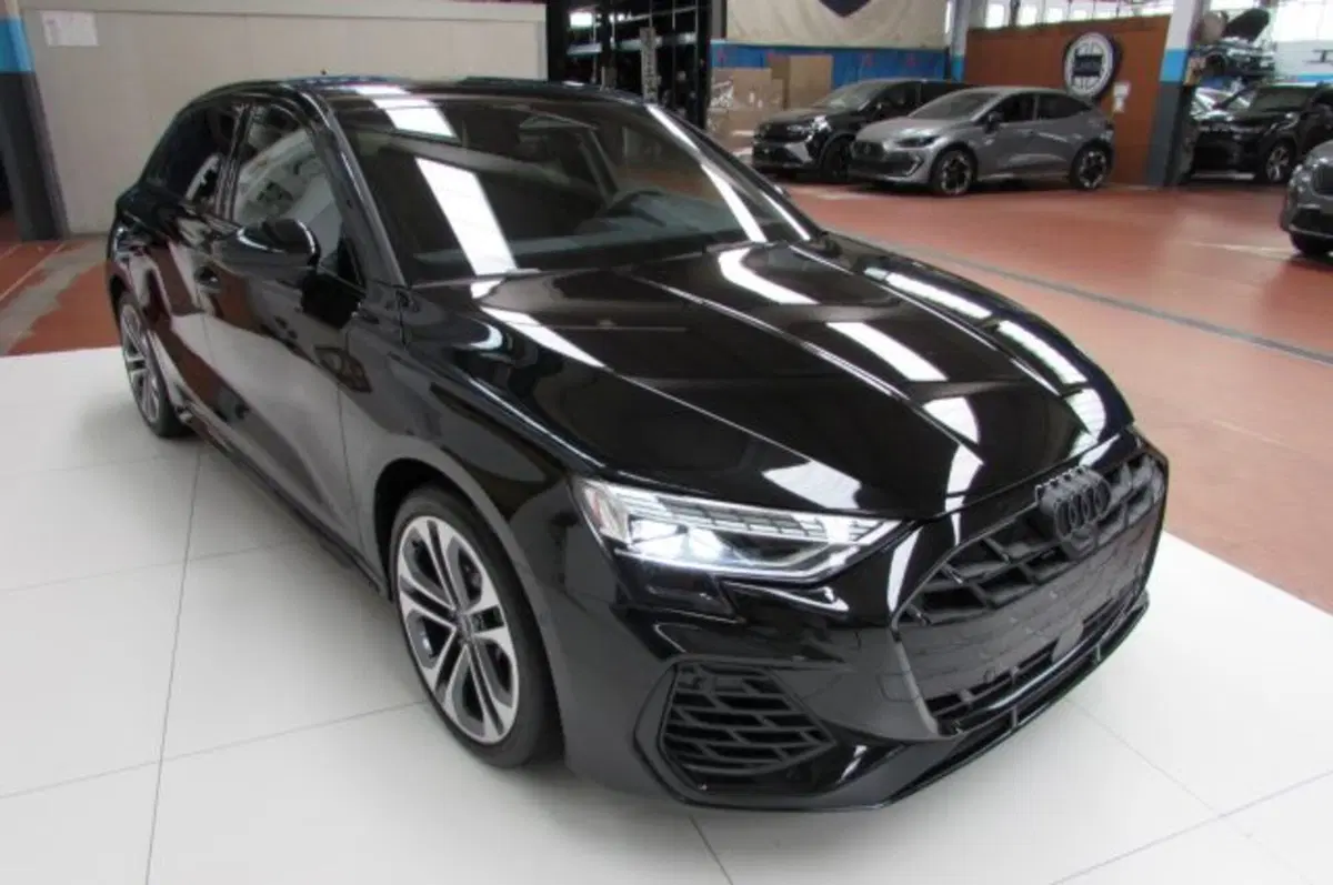 Audi S3 Sportback nuova a Milano (3)