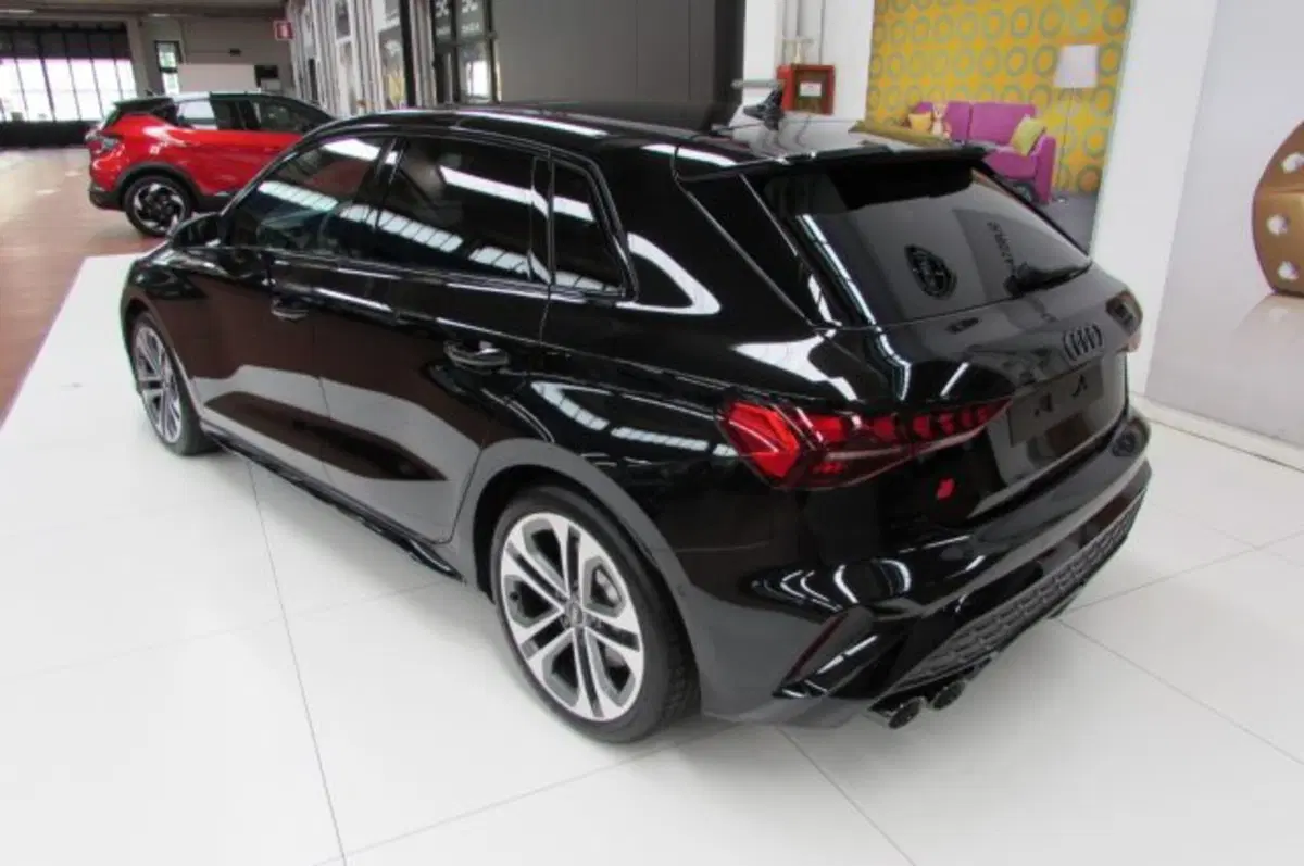 Audi S3 Sportback nuova a Milano (4)