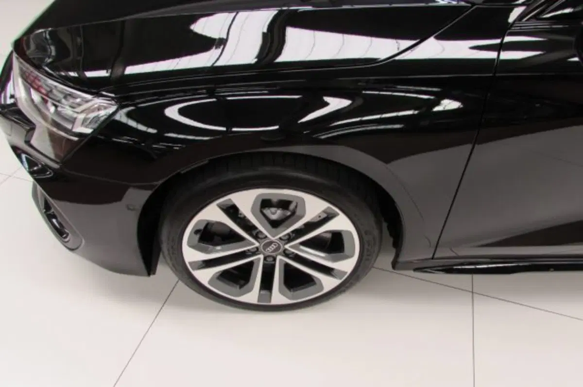 Audi S3 Sportback nuova a Milano (6)