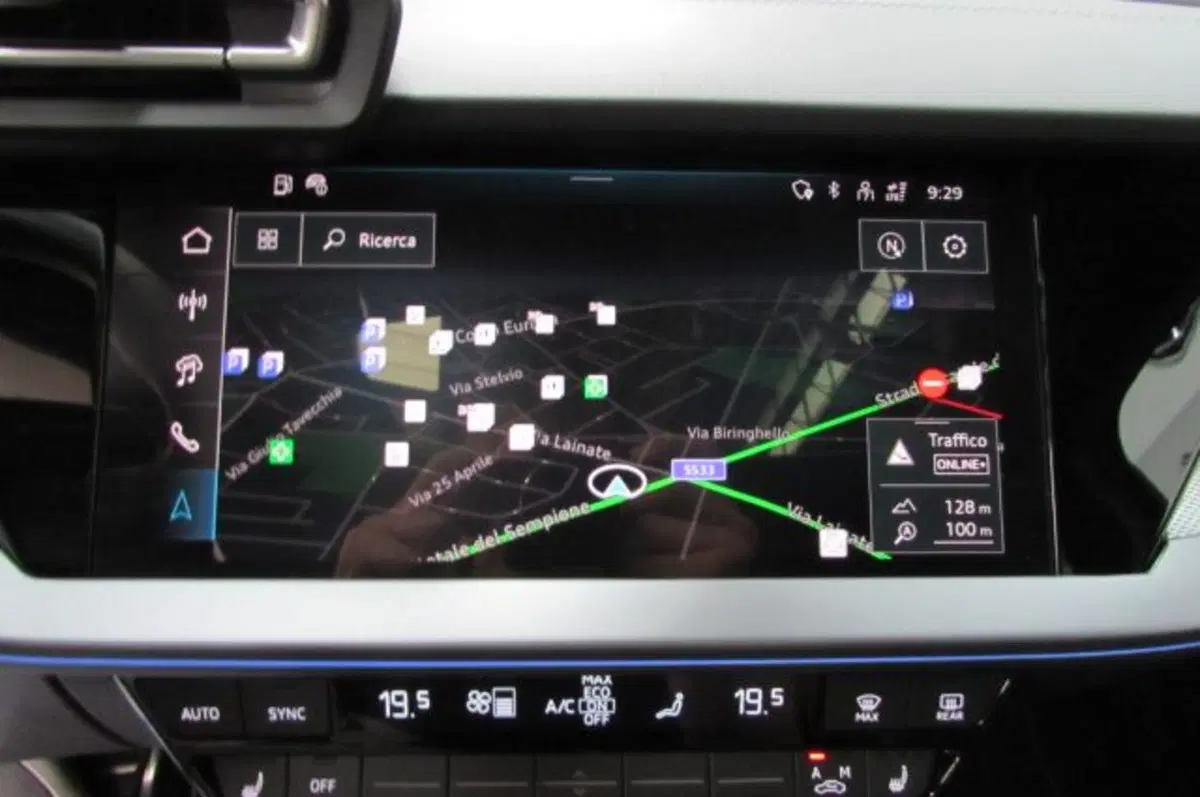 Audi S3 Sportback nuova a Milano (9)