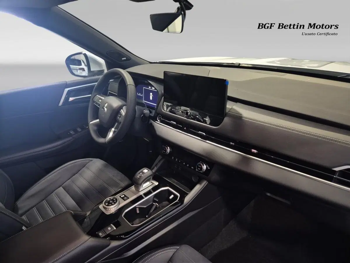 Mitsubishi Outlander nuova a Padova (10)