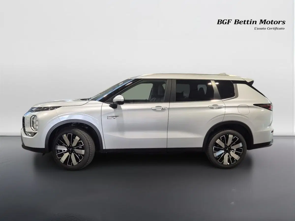 Mitsubishi Outlander nuova a Padova (2)