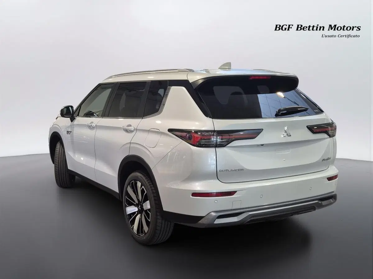 Mitsubishi Outlander nuova a Padova (3)